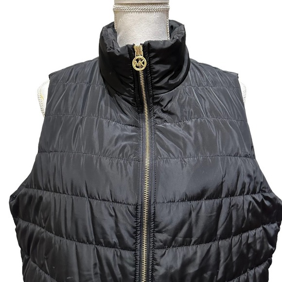 Michael Kors - jet black puffer Vest with gold hardware, size1X Women’s, EUC - Picture 5 of 8